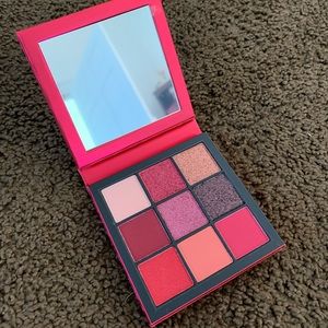 Brand new eye shadow palette